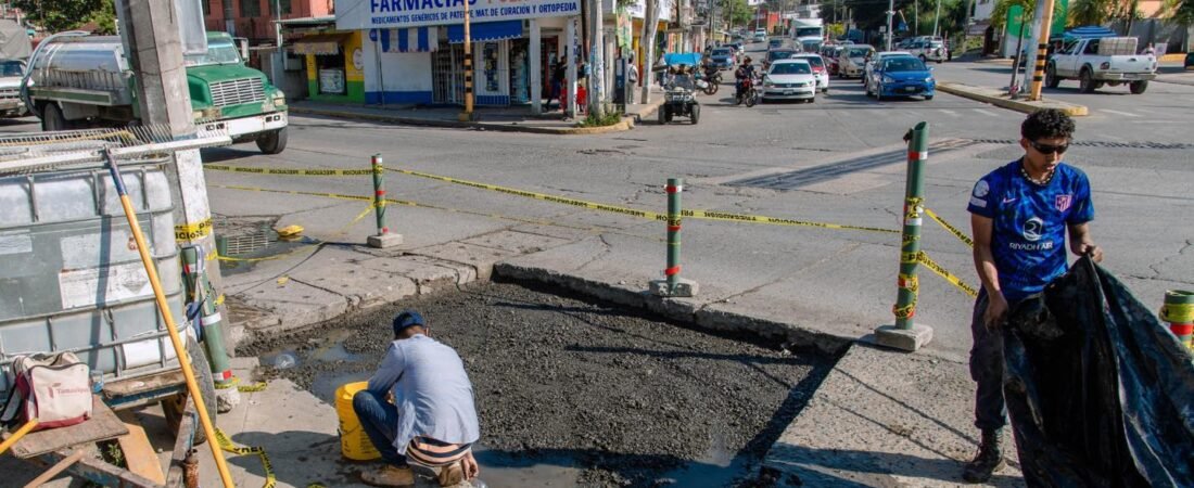 Reparan bache en el crucero de Tamiahua y mejoran la movilidad en Tuxpan