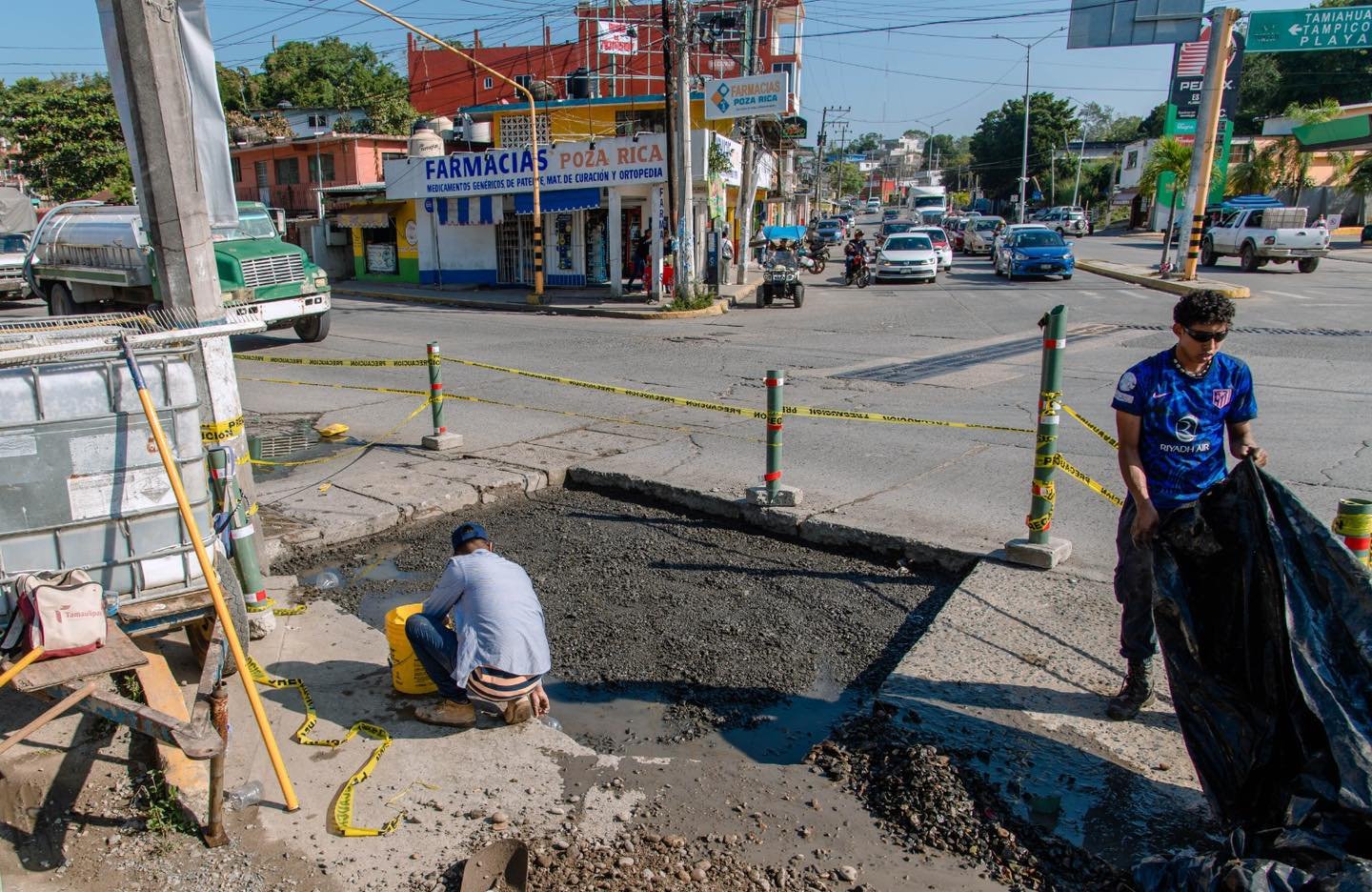 Reparan bache en el crucero de Tamiahua y mejoran la movilidad en Tuxpan